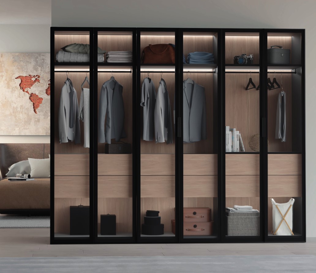 Vestidor con puertas batientes de cristal